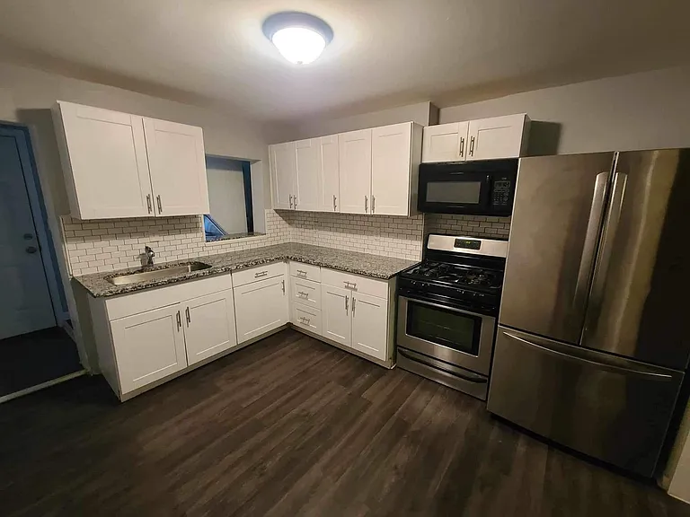 1170 W Hamburg St — Photo 11