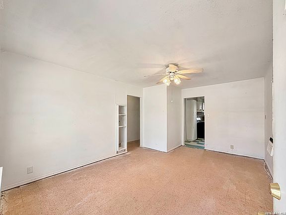 4th image of 150 FERNCROFT DR