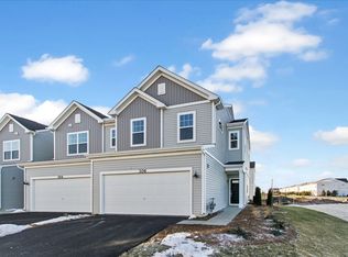 306 Kingsport Dr, South Elgin, IL 60177