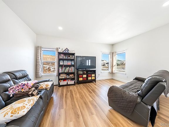 5th image of 925 Jackson Avenue