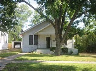 605 W 7th St, Taylor, TX 76574