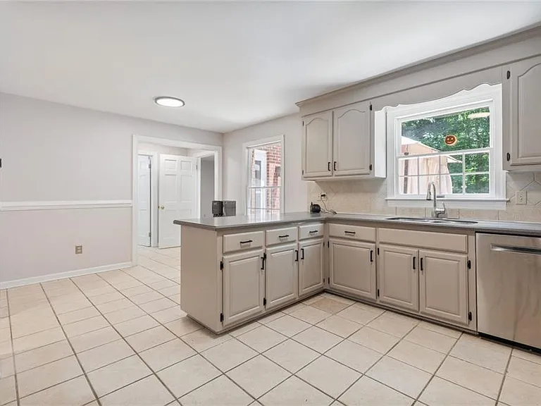 1433 Williams Cir — Photo 14
