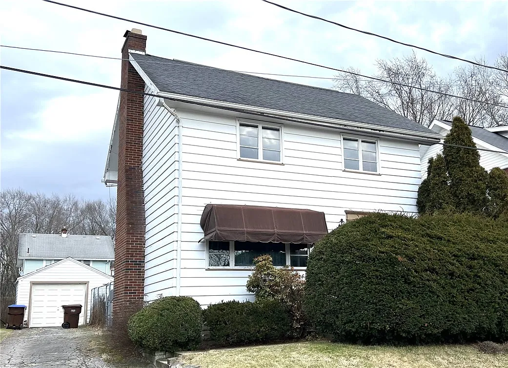 998 Cherry Way photo 1
