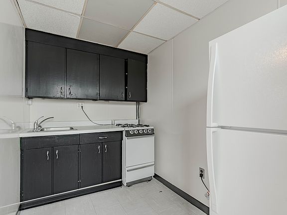 5th image of 273 Paddock St APT 3