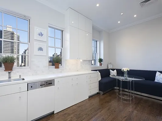 Sold by Sotheby's International Realty | media 21