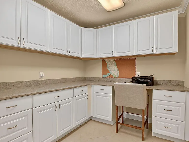 6061 Balboa Cir #206 — Photo 25