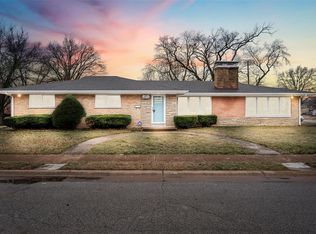 1095 Groby Rd, Saint Louis, MO 63130