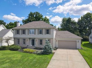 1001 Ledgewood Trl, Lyndhurst, OH