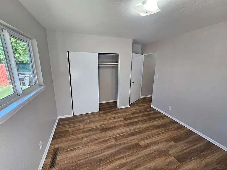 2600 W Jefferson St — Photo 16