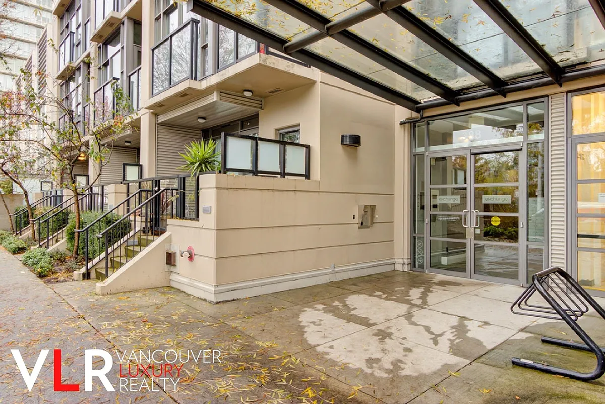 Building Photo - 388 W 1st Ave #103