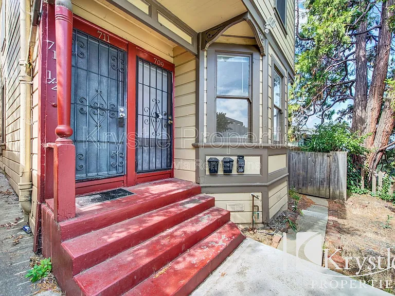 709 Carolina St — Photo 4