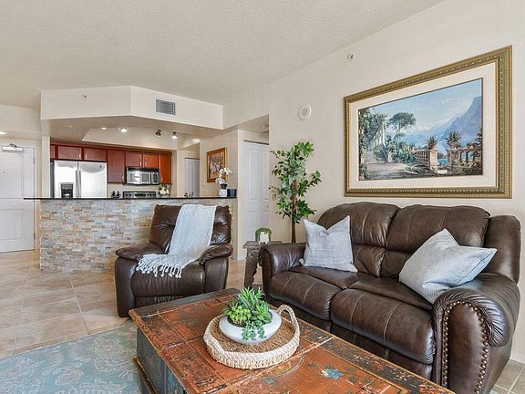 4th image of 403 S Sapodilla Avenue #506