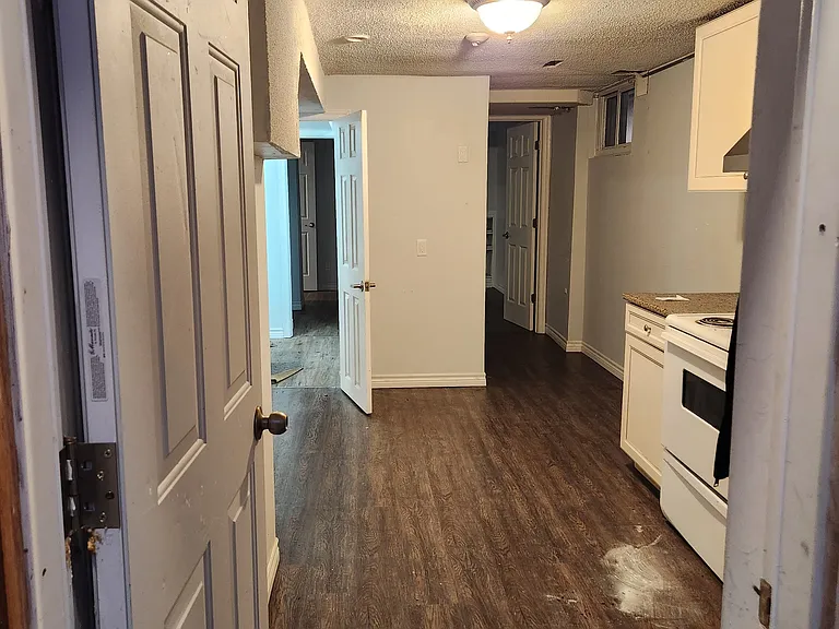 71 Helene Cres #BASEMENT — Photo 11