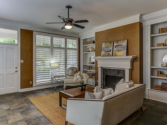4th image of 1068 Island Dr
