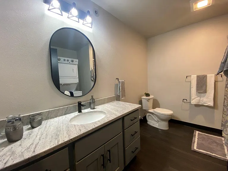 502 Main Apartments — Photo 9