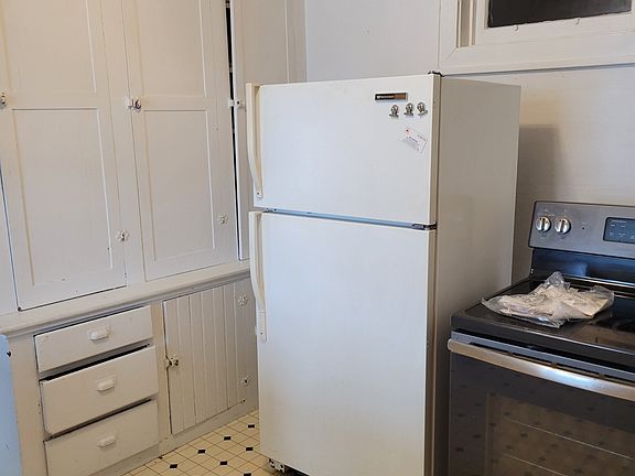 Newer stove and will be replacing the refrigerator.