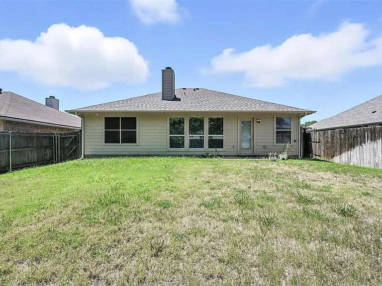 517 Lowery Oaks Trl — Photo 4