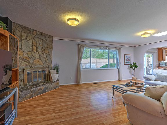 4th image of 9619 Admiral Dewey Ave NE