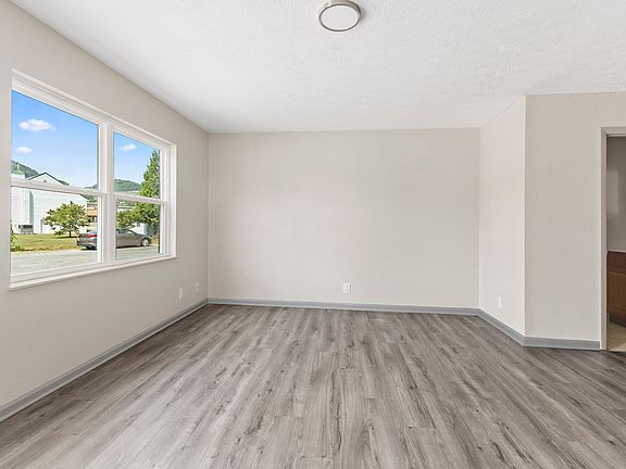 3rd image of 705 W Broadway St #1