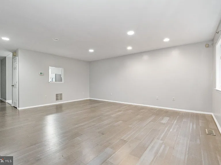 54 Hamlet Dr — Photo 9