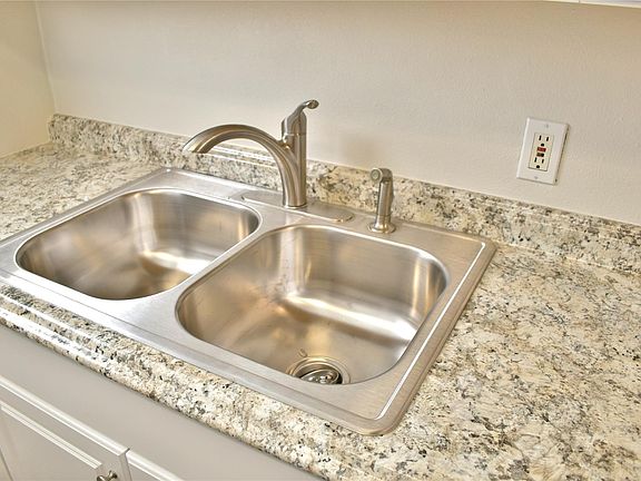 5th image of 2524 Binz St APT 2