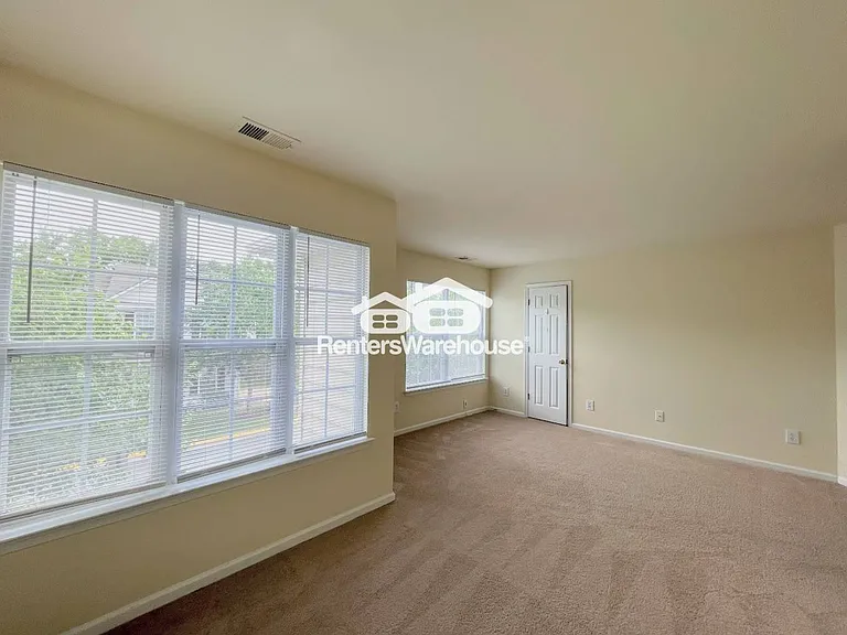 3711 Bay Cres — Photo 25