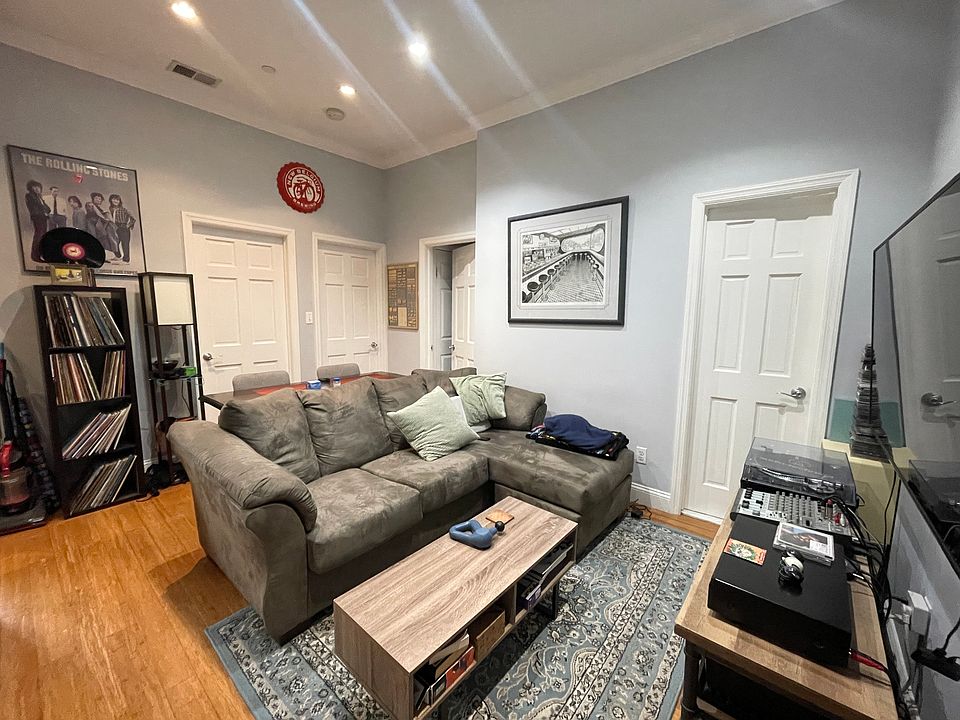 1st image of 27 E 7th St APT 1R