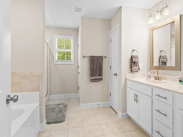 60 Melvill Ln — Photo 22
