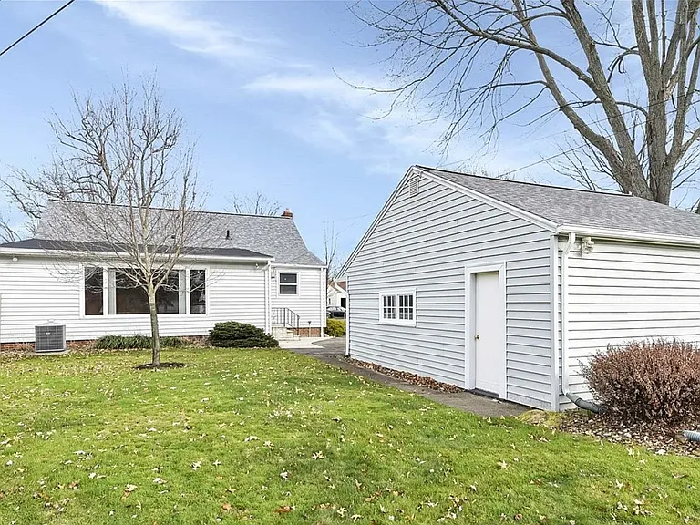 Pleasant Hill Dr — Photo 22