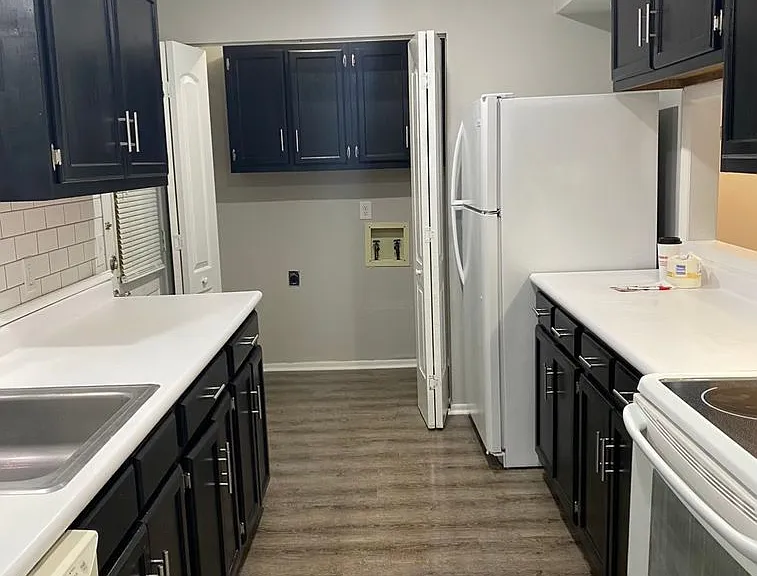 901 Olmstead Dr #33 — Photo 2