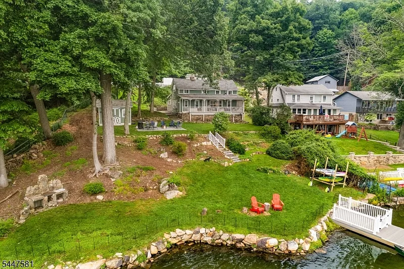4 bed, 1.5 bath, $4,500 — Photo 2