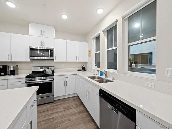 4th image of 5360 Calle Rockfish Unit 32