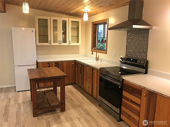 4th image of 323 E Pickering Road