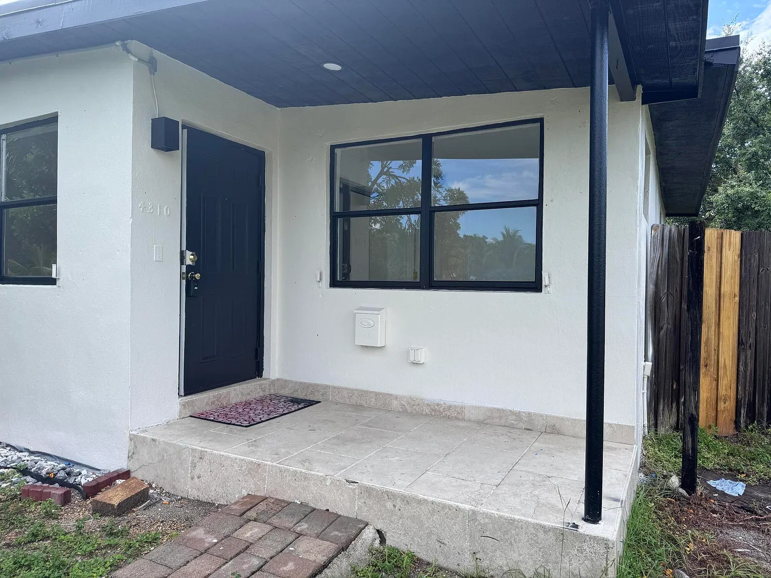 2 bed, 1.0 bath, 850 sqft, $2,500 — Photo 3