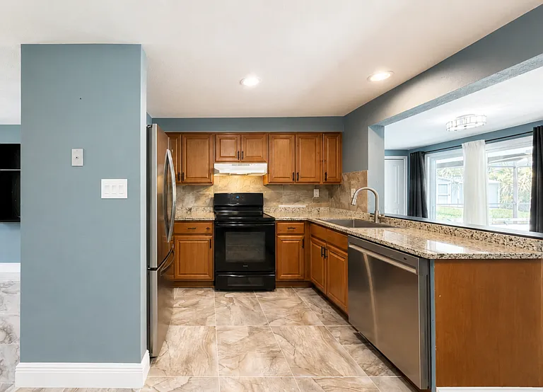 2055 Hyatt Dr — Photo 5
