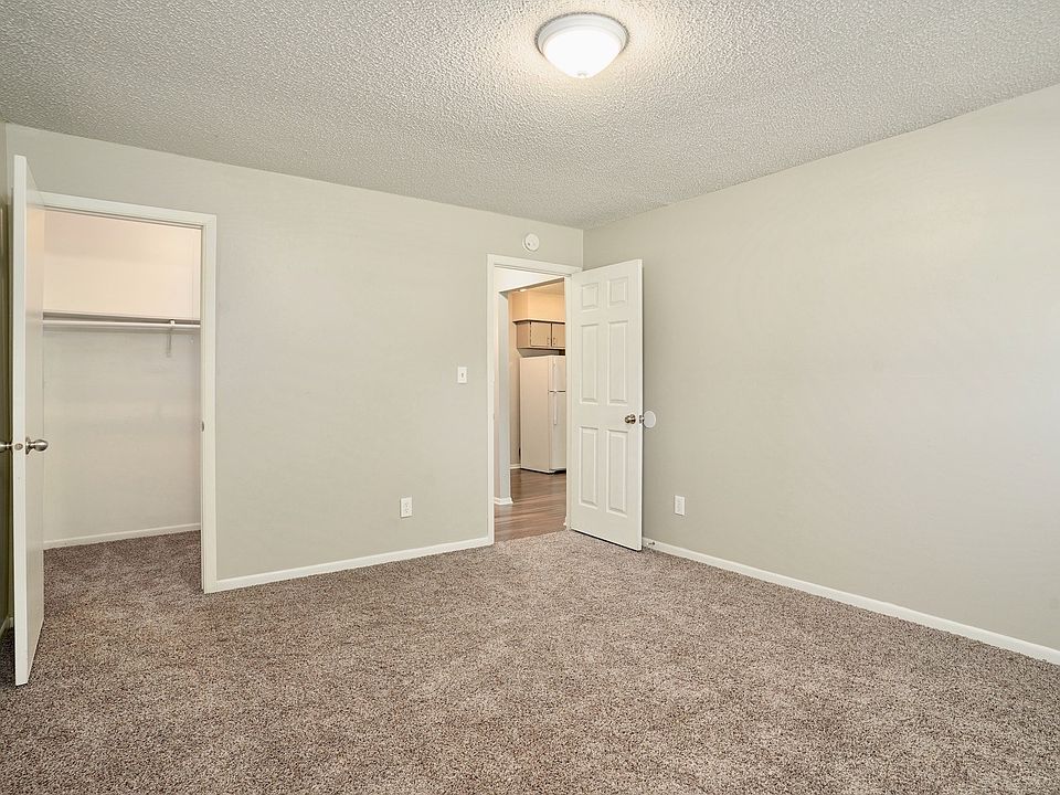 Bedroom with Spacious Closet
