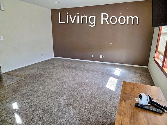 4th image of 300 Shenandoah Way