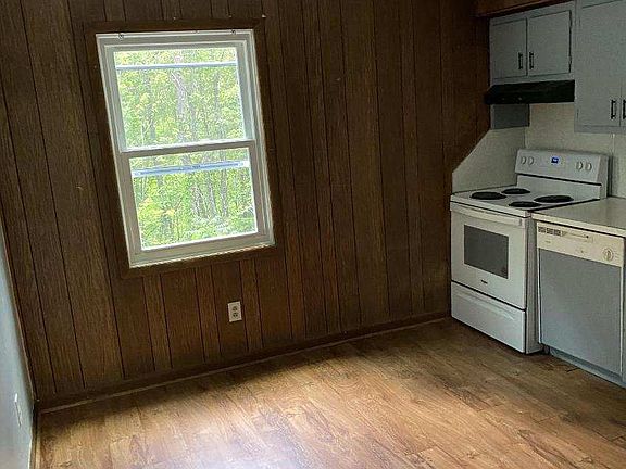 3rd image of 800 Burwind Ct #7