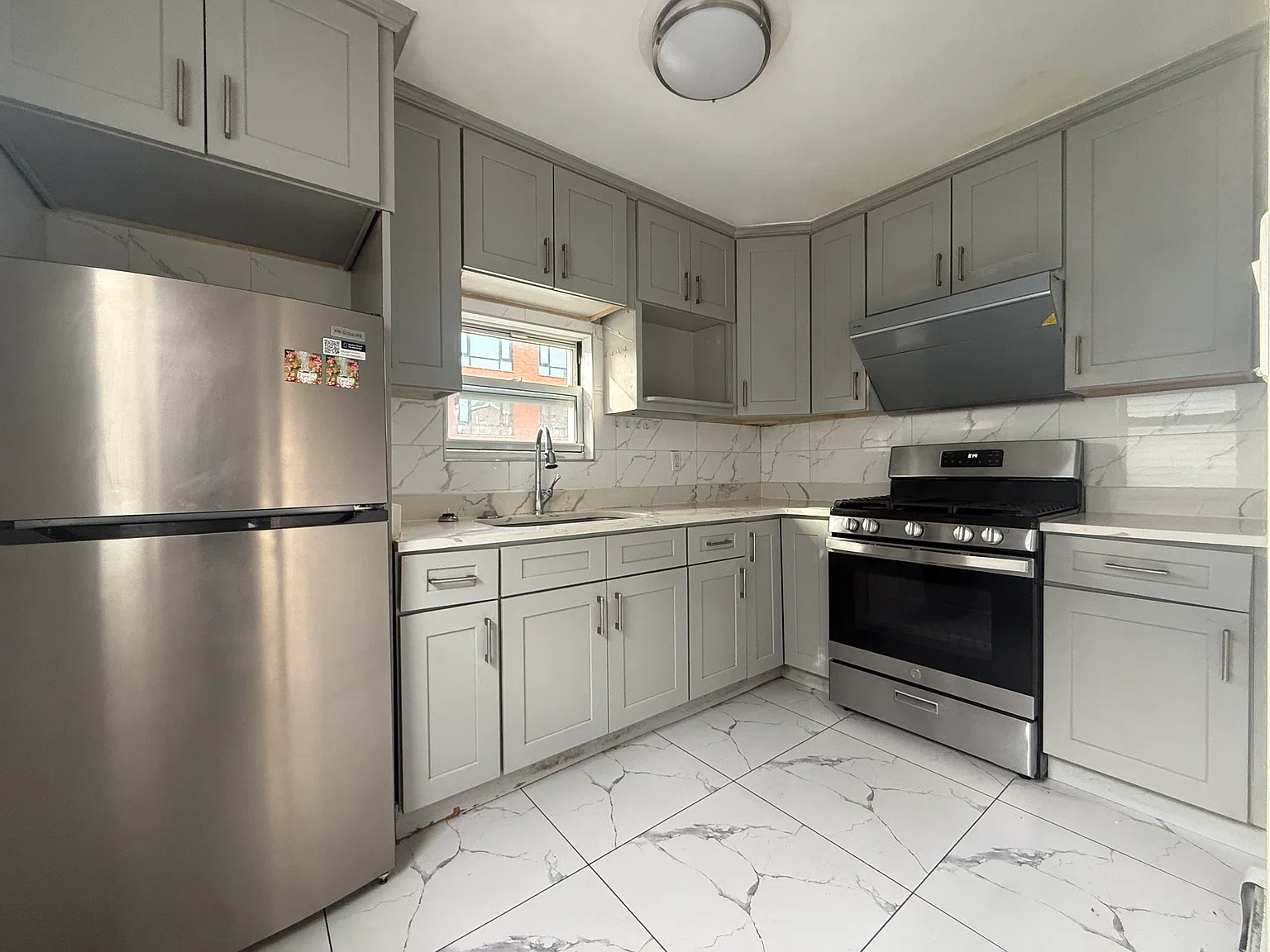 4 bed, 1200 sqft, $3,600 — Photo 2