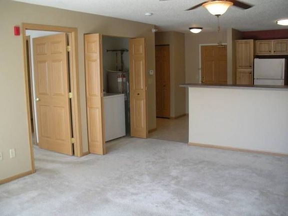 Living/Washer/Dryer
