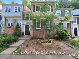 8387 Uxbridge Ct, Springfield, VA 22151