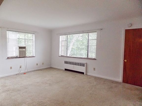 3rd image of 2213 Suffolk St APT 3