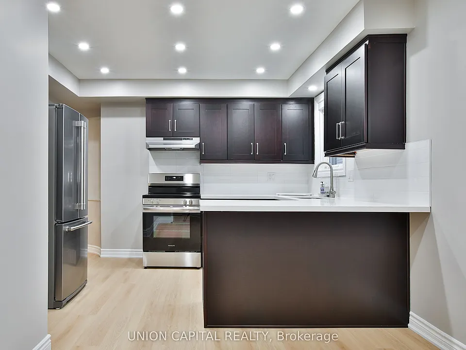 131 Romfield Circuit #UPPER