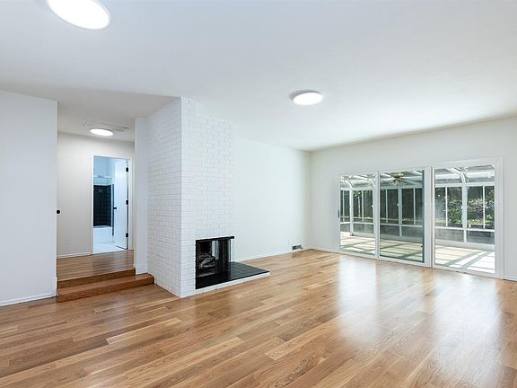 2nd image of 2726 Las Gallinas Avenue