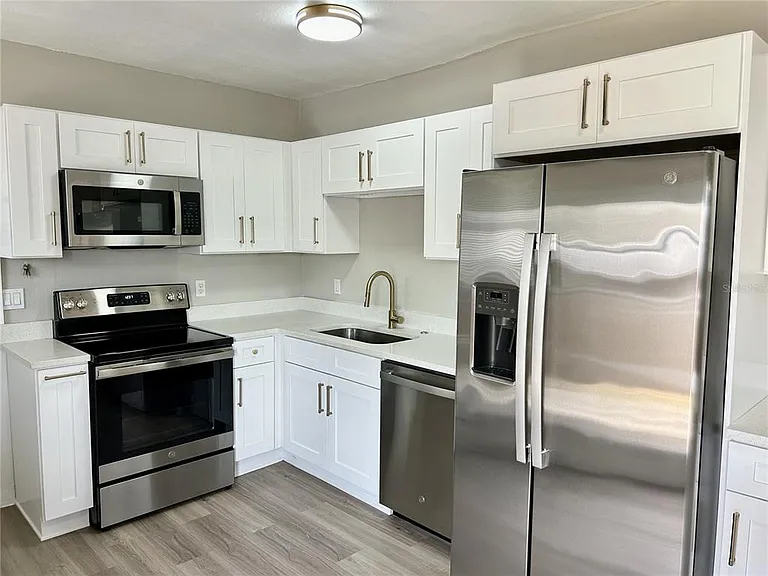 706 E Flora St — Photo 4