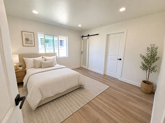4th image of 13385 Roberta Cir