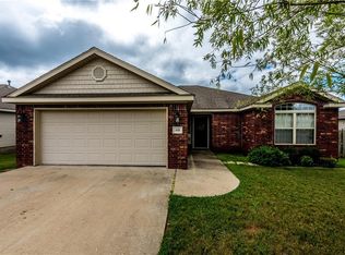 408 E Meadow Wood Ln, Rogers, AR 72758