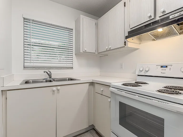 660 SW Bryant Ave #10 — Photo 9