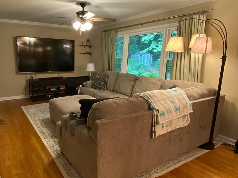 1830 Queens Way — Photo 10