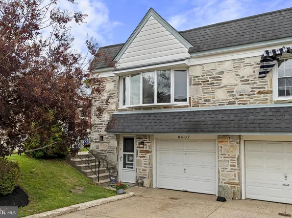 8807 Danbury St, Philadelphia, PA 19152